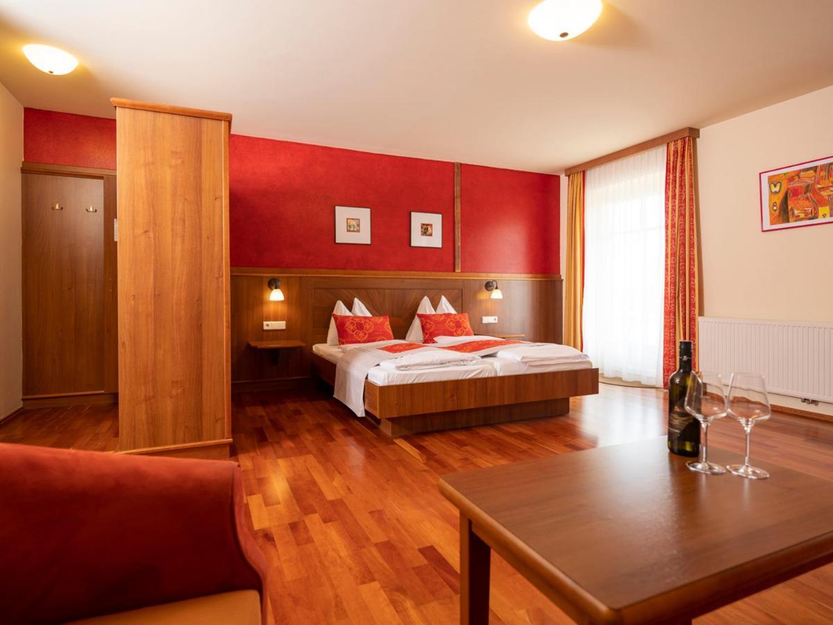 Hotel Neustifter Пойсдорф Екстер'єр фото