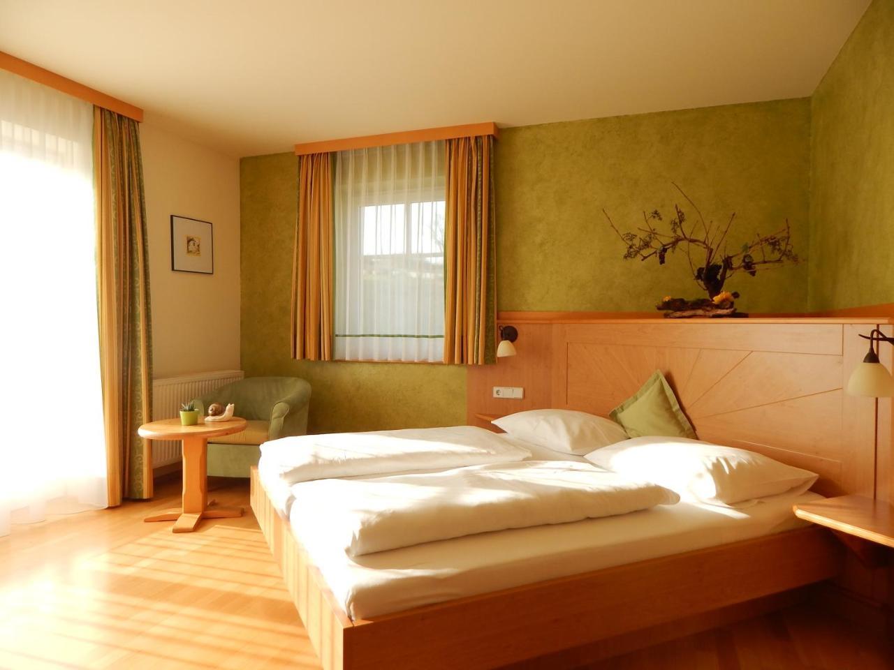 Hotel Neustifter Пойсдорф Екстер'єр фото